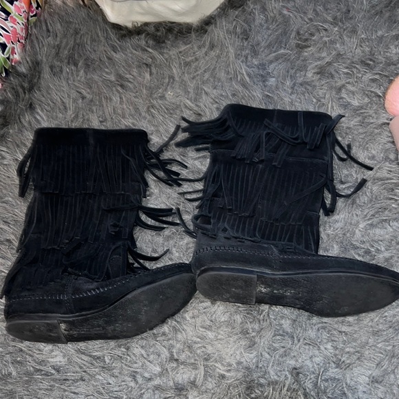 Women's Minnetonka black suede moccasin boots , with fringe, mid-calf, sz 6 - Picture 3 of 11
